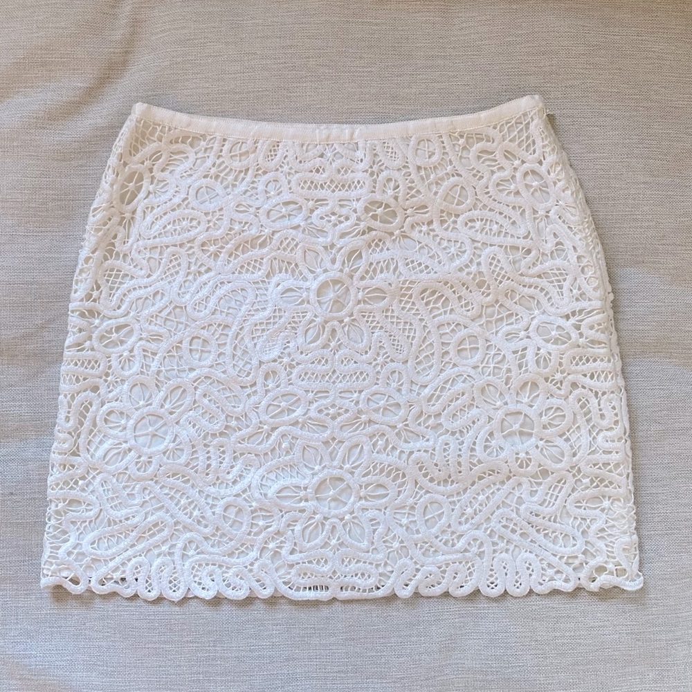 Club Monaco Doris White Lace Mini Skirt (Size 2)
